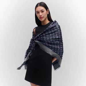 Auth. Vuitton Châle Monogram Navy & Silver Shawl in Metallic Lurex Silk Jacqard